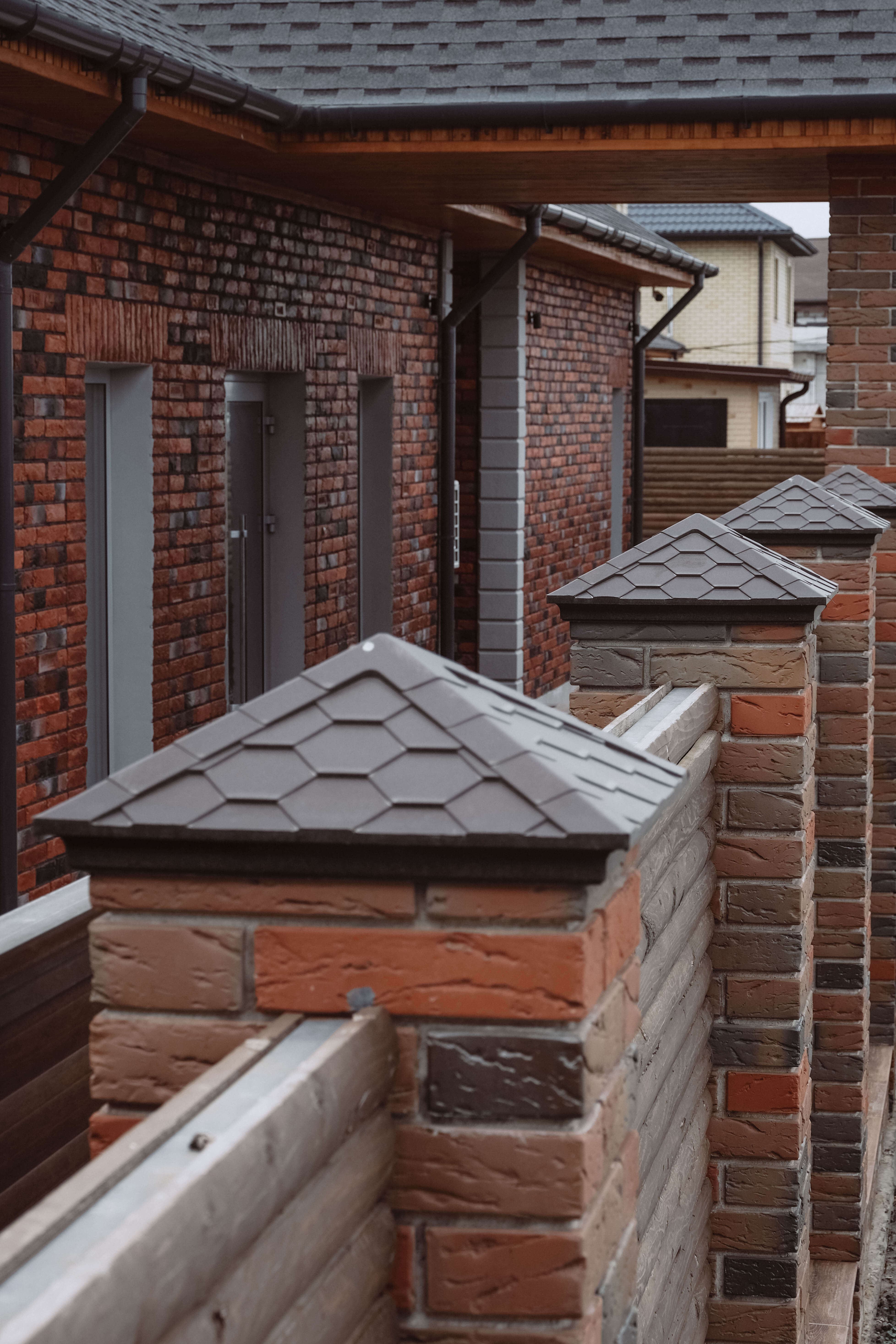 Колпак Zking Эверест Коричневый на столб 1.5х1.5 кирпича (390х390мм) в Курске фото